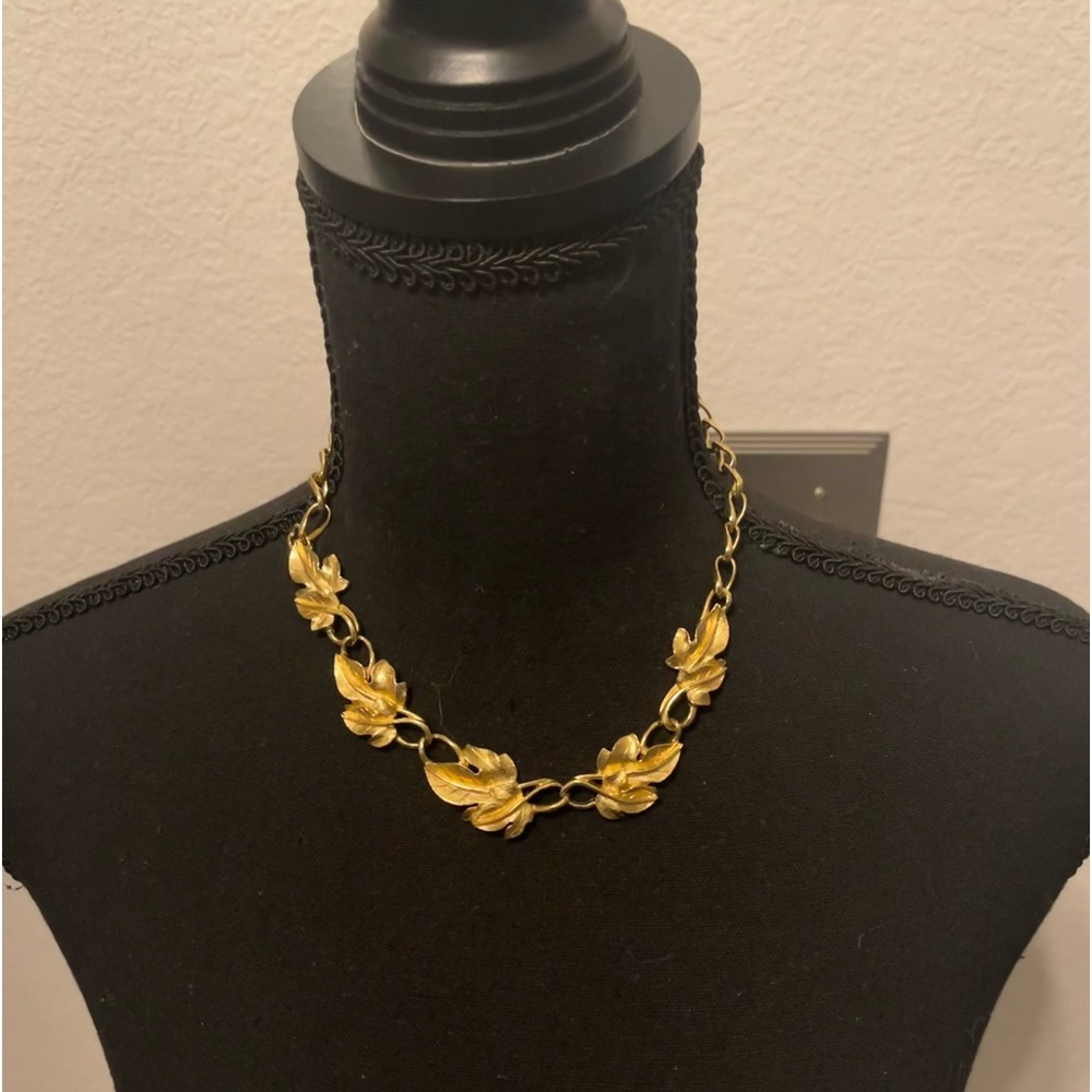 TRIFARI TM - Kunio Matsumoto's Design
Gold-plated - Necklace - vintage 1990's